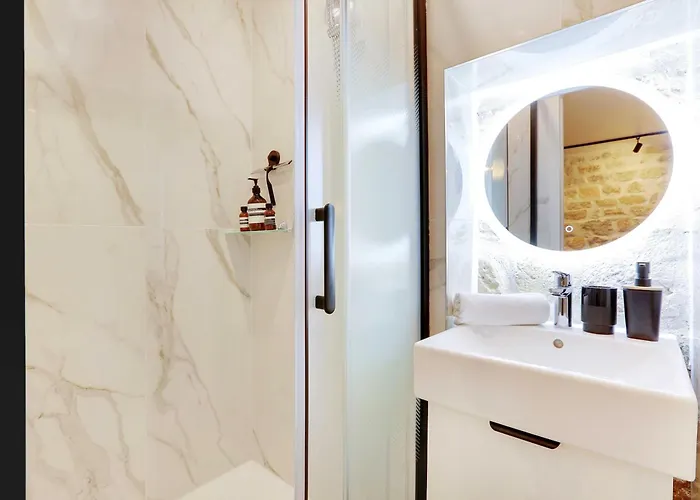 Moderne & Cosy Abbesses Paris