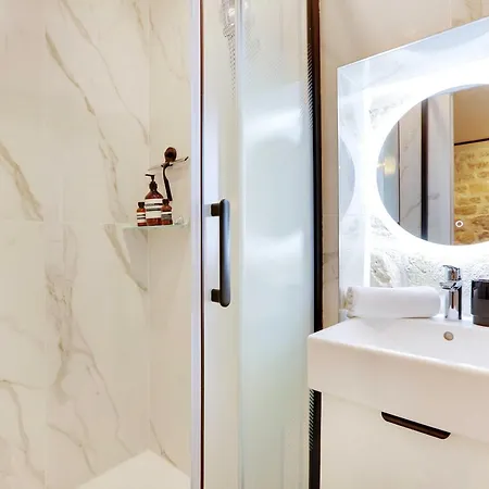 Moderne & Cosy Abbesses Paris